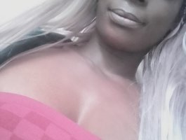 Alexismerton1 on BongaCams
