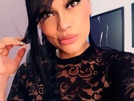 Amelie-hills on BongaCams