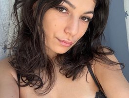 Anna-Lewis on BongaCams