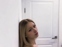 Chloe1love on BongaCams