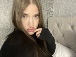 Glossmixdoll on BongaCams