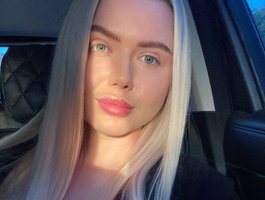 Julia-Robertson on BongaCams
