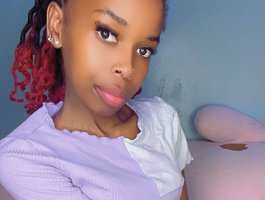 Larrine on BongaCams
