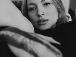 peachinstockings on BongaCams