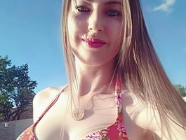 SuzaniLouize on BongaCams