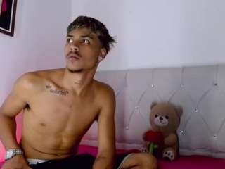 angel-foxxx on CamSoda