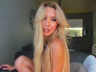 bella-sweeet on CamSoda