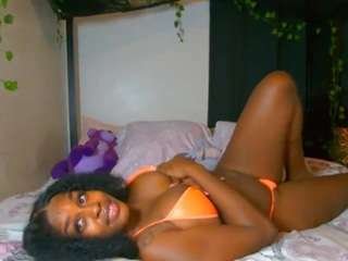 elasia on CamSoda