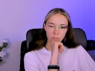 lia-dream on CamSoda