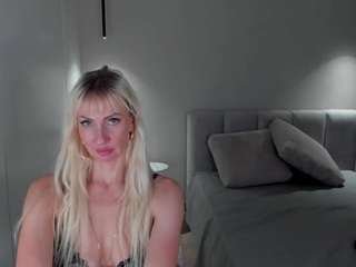 madamemila on CamSoda