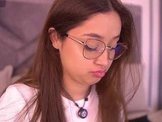 miiakay on CamSoda