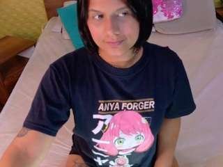 tiny-whore18 on CamSoda