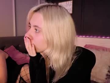 2giirls1cam on Chaturbate