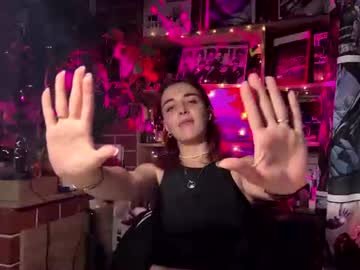 leona_v on Chaturbate