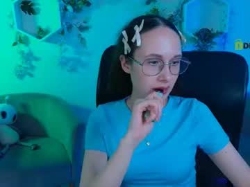 mona_cloud on Chaturbate
